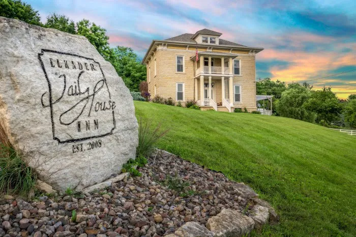 Elkader Jailhouse Inn 4