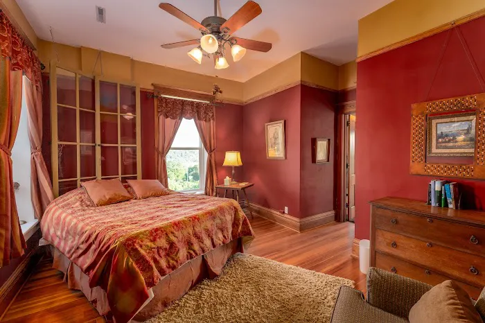 Elkader Jailhouse Inn 4