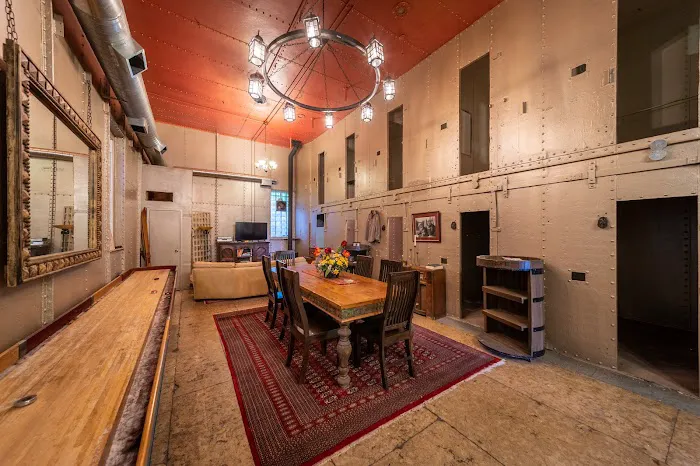 Elkader Jailhouse Inn 4