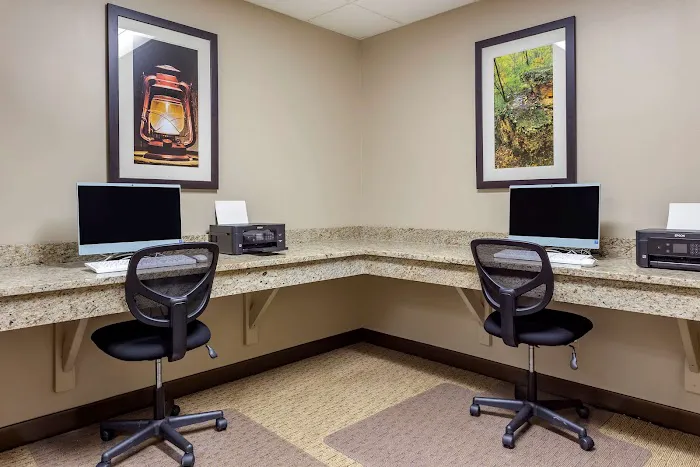Comfort Inn & Suites 4