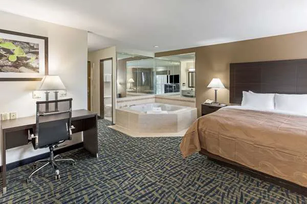 Quality Inn 4