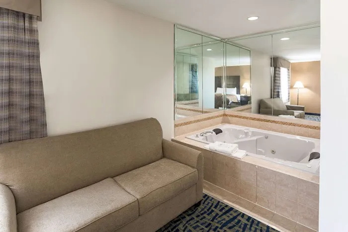 Quality Inn 4
