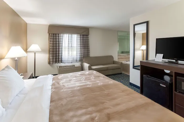 Quality Inn 4
