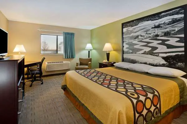 Super 8 by Wyndham Rochelle 4