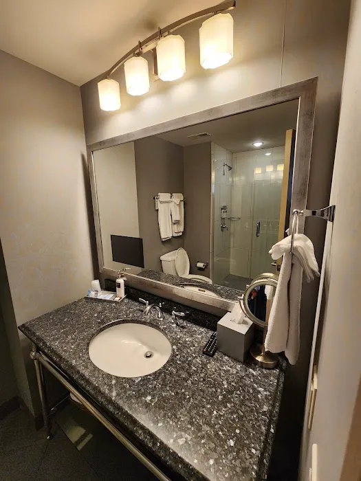 Hotel Blackhawk, Autograph Collection 5