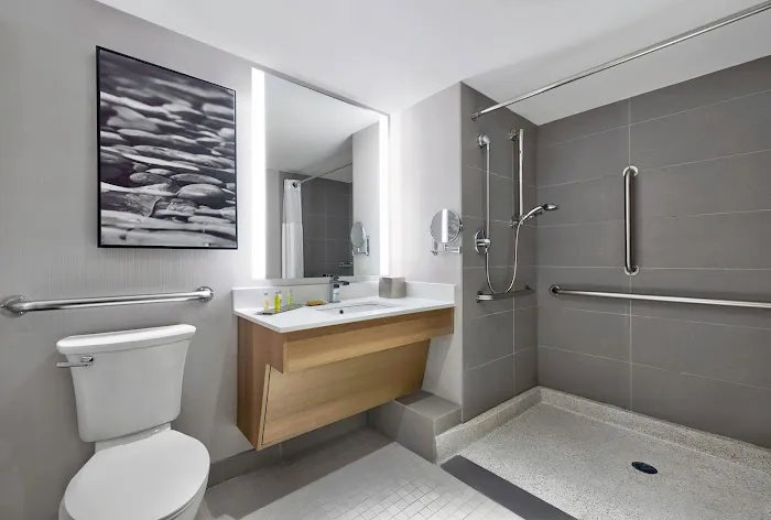 DoubleTree by Hilton Davenport 5
