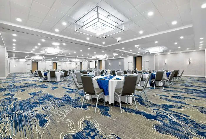 DoubleTree by Hilton Davenport 5