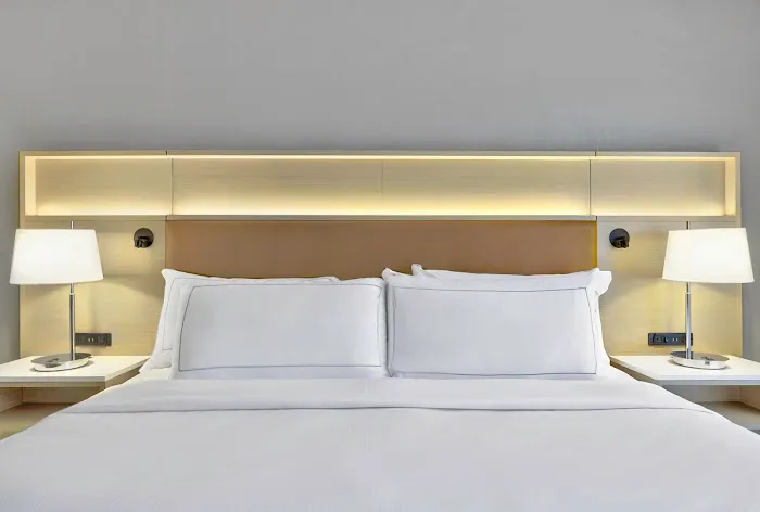 DoubleTree by Hilton Davenport 5