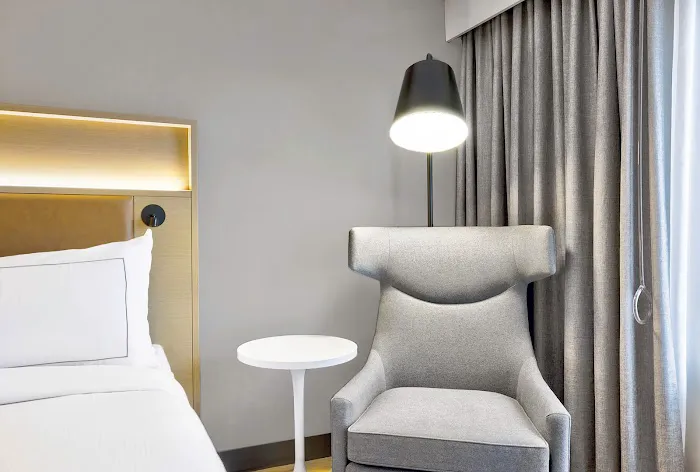 DoubleTree by Hilton Davenport 5