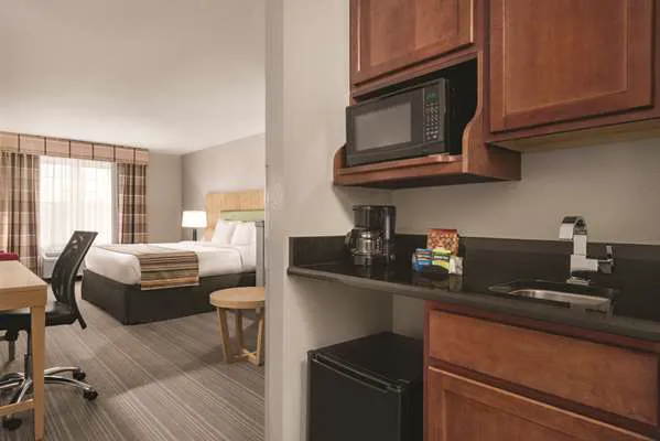 Country Inn & Suites by Radisson, Schaumburg, IL 4