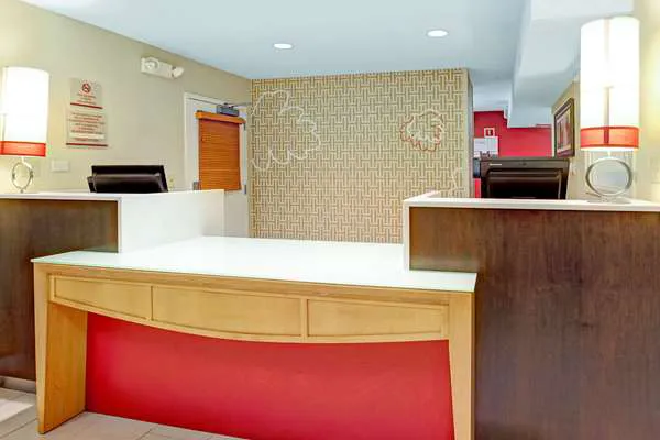 MainStay Suites Northbrook Wheeling 4