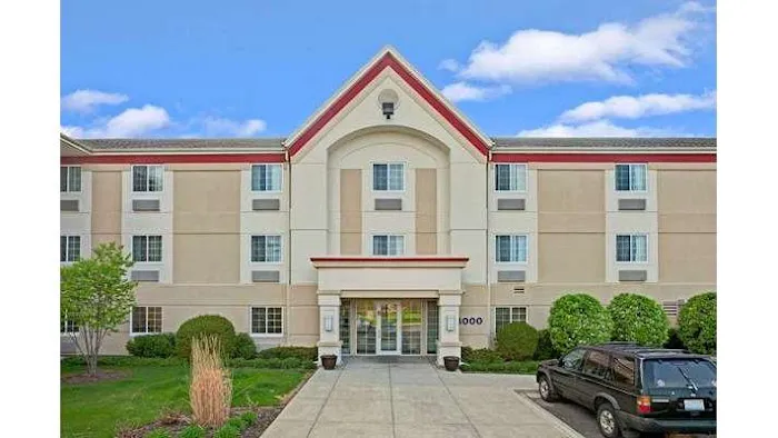MainStay Suites Northbrook Wheeling 4