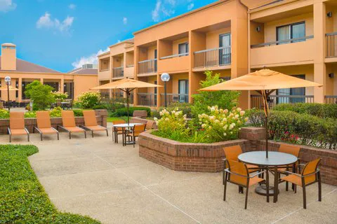 Courtyard Chicago Deerfield 4