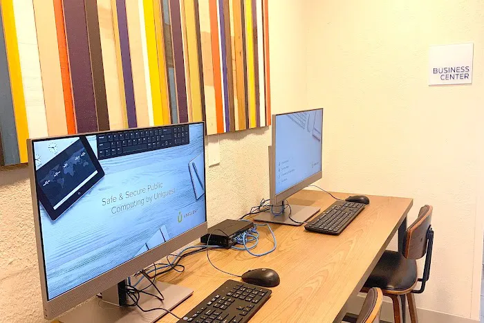 Holiday Inn Express & Suites Chicago - Prospect Heights, an IHG Hotel 4