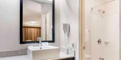 Super 8 by Wyndham Deerfield/Northbrook