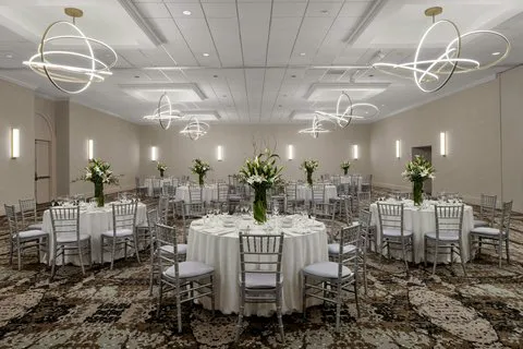 Renaissance Chicago North Shore Hotel 4