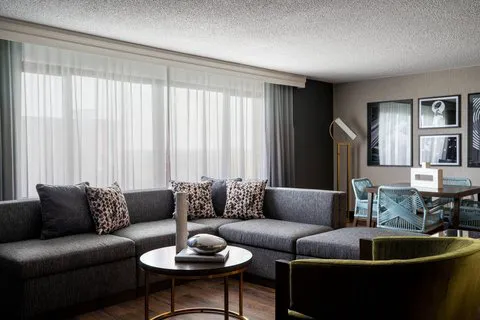 Renaissance Chicago North Shore Hotel 4