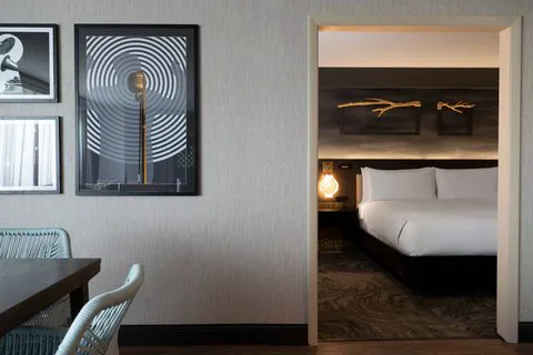 Renaissance Chicago North Shore Hotel 4