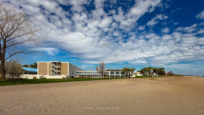 Illinois Beach Hotel 4