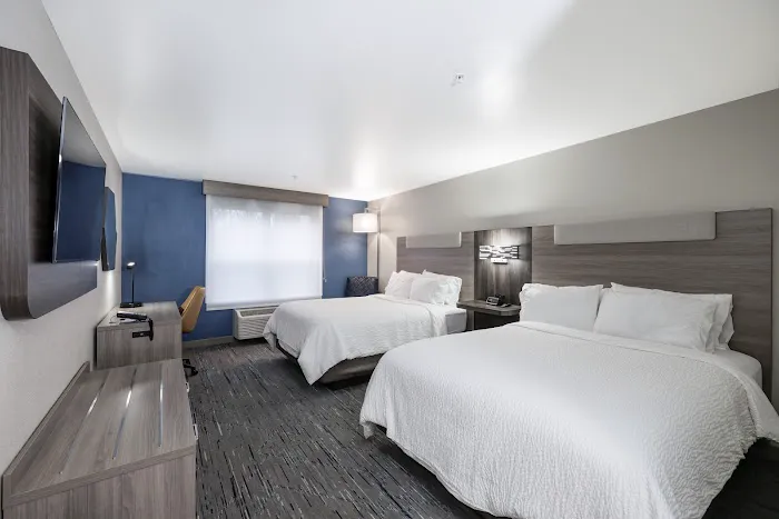 Holiday Inn Express & Suites Zion, an IHG Hotel 4