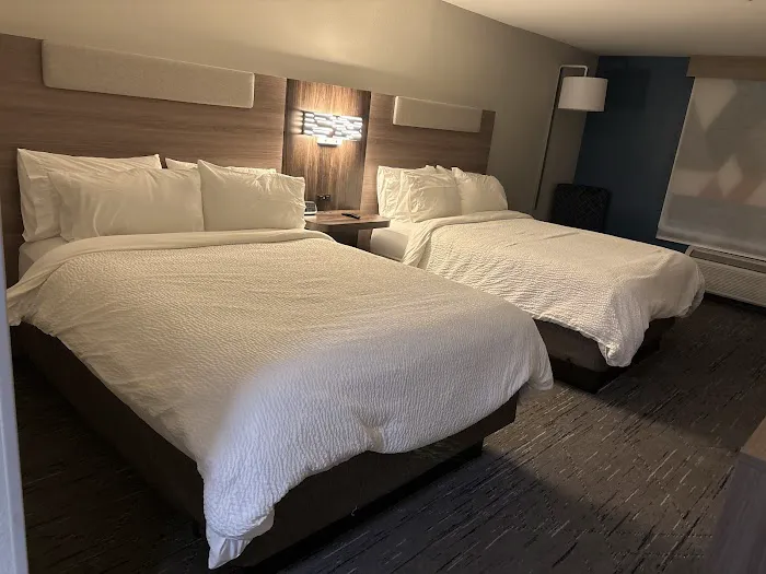 Holiday Inn Express & Suites Zion, an IHG Hotel 4