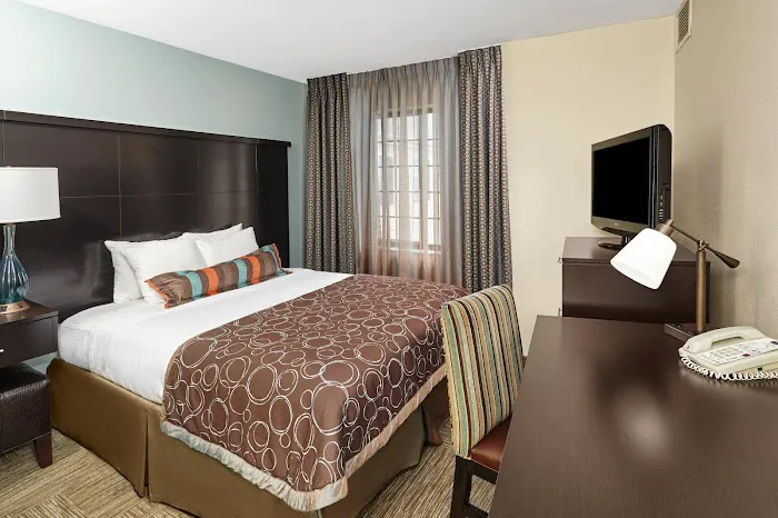 Staybridge Suites Chicago -- Glenview by IHG 4