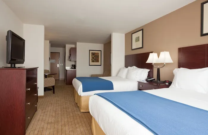 Holiday Inn Express & Suites Antigo by IHG 4