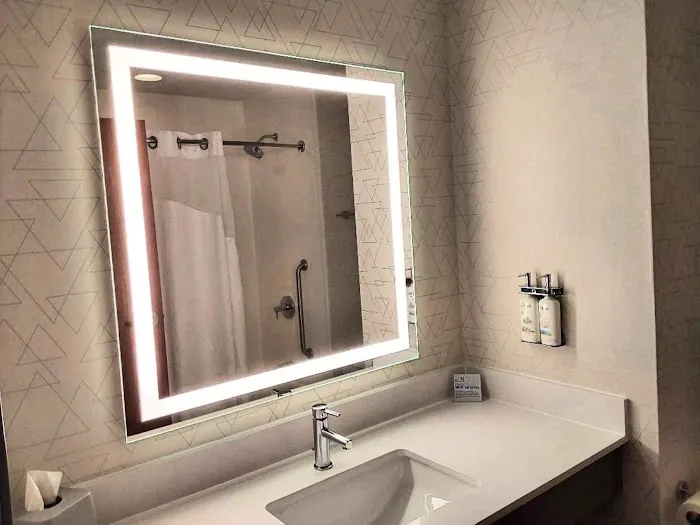 Holiday Inn Express & Suites Antigo by IHG 4