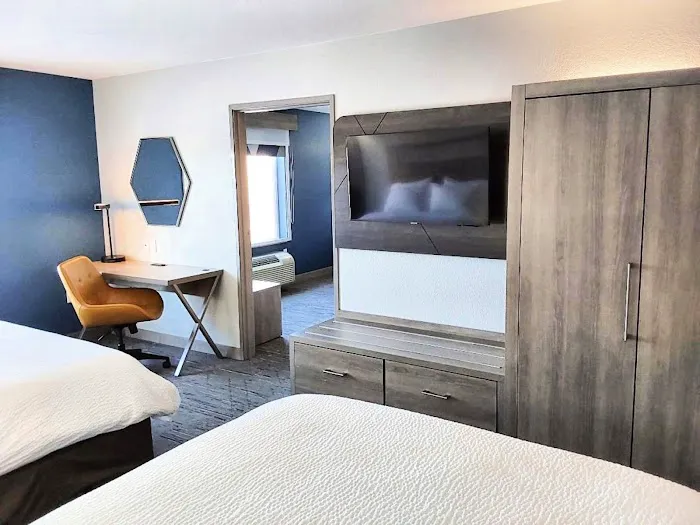 Holiday Inn Express & Suites Antigo by IHG 4