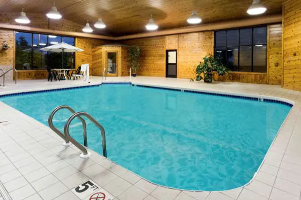 Super 8 by Wyndham Antigo 4