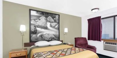 Super 8 by Wyndham Antigo