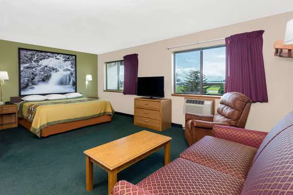 Super 8 by Wyndham Antigo 4