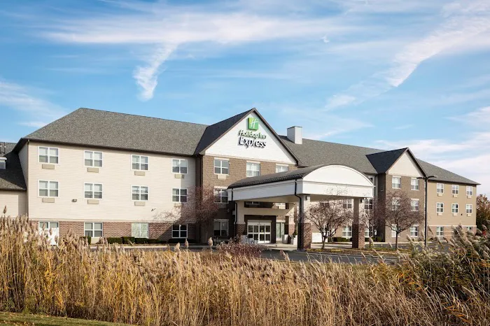 Holiday Inn Express & Suites Green Bay East by IHG 4