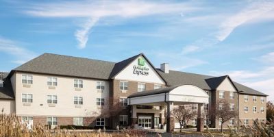 Holiday Inn Express & Suites Green Bay East by IHG