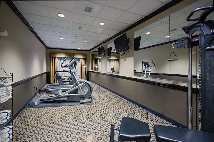 Holiday Inn Express & Suites Green Bay East by IHG 4