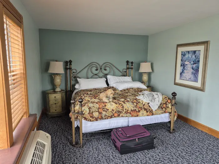 Nuk's Executive Suites 4