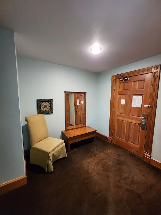 Nuk's Executive Suites 4