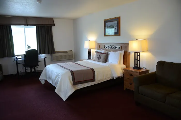 Draft Horse Inn and Suites 4