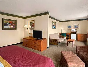 Baymont by Wyndham DeKalb 4