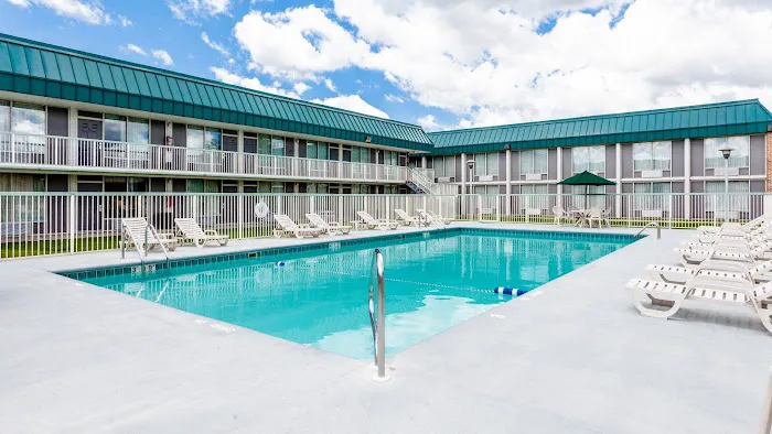 Red Roof Inn & Suites DeKalb 4
