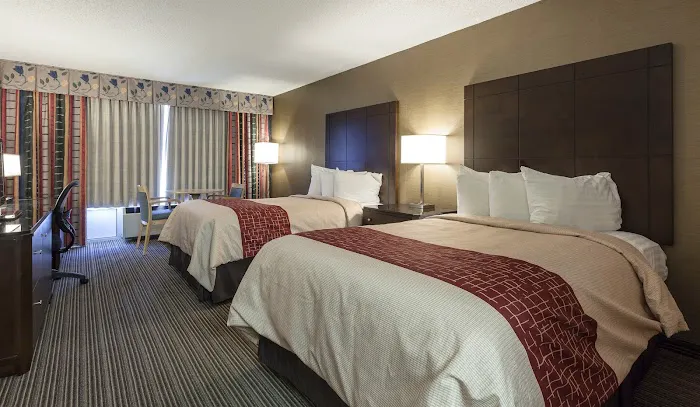 Red Roof Inn & Suites DeKalb 4