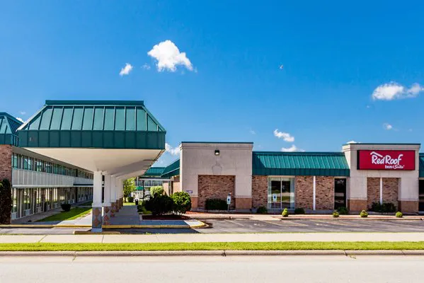 Red Roof Inn & Suites DeKalb 4