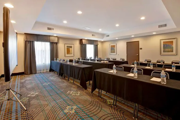 Hampton Inn - DeKalb (Near the University) 4