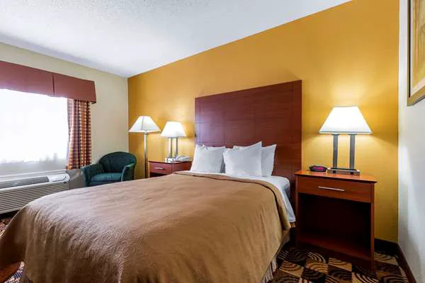 Quality Inn Sycamore - DeKalb 4