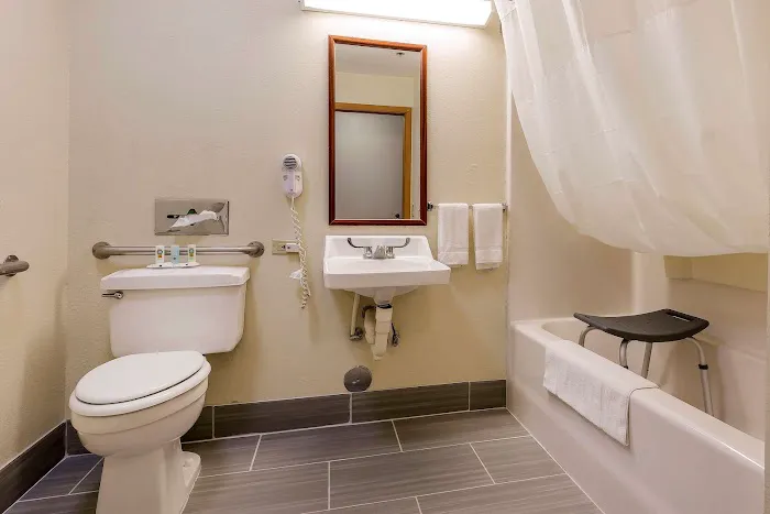 Quality Inn Sycamore - DeKalb 4