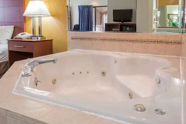 Quality Inn Sycamore - DeKalb 4