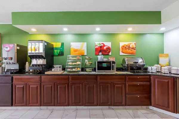 Quality Inn Sycamore - DeKalb 4