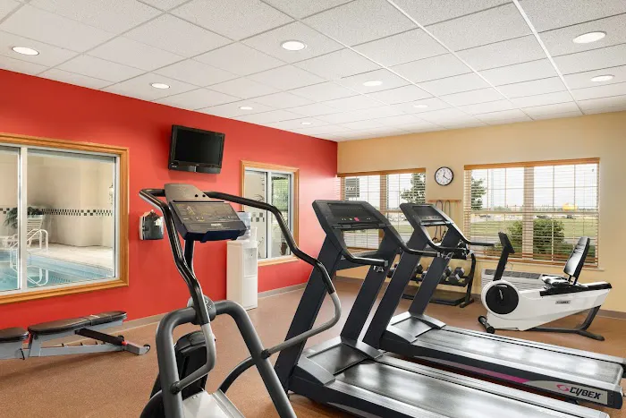 Country Inn & Suites by Radisson, Sycamore, IL 4
