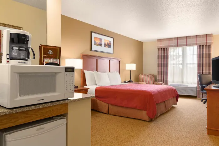 Country Inn & Suites by Radisson, Sycamore, IL 4