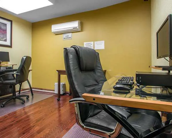 Quality Inn Schaumburg - Chicago near the Mall 4